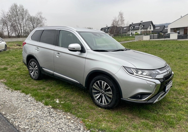 Mitsubishi Outlander cena 73000 przebieg: 136000, rok produkcji 2019 z Rzeszów małe 232